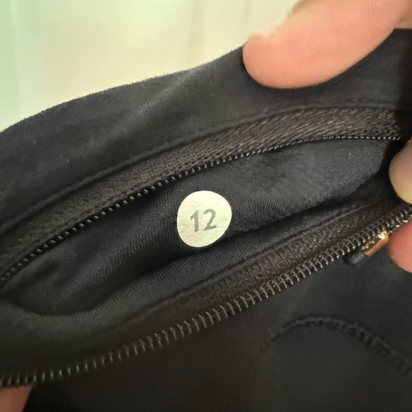 Vintage Lululemon Run Crop Leggings Sz 12 | Black Geometric Panel Capri - Picture 3 of 3